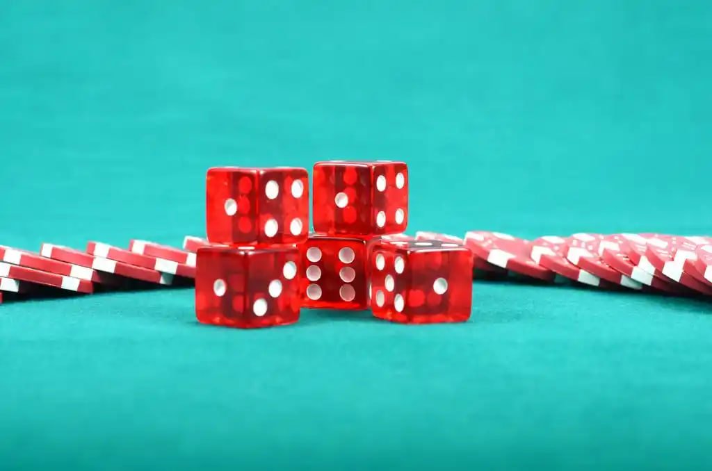 omtogel heylink platform interface showing slot tournaments and live dealer tables